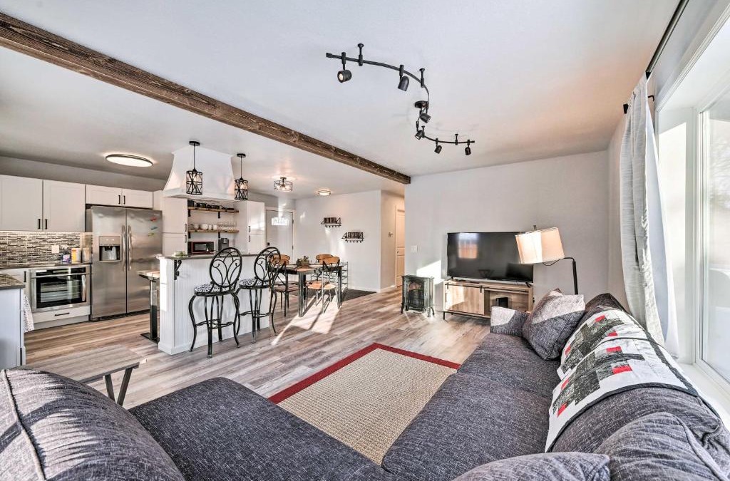Kenai House | Kenai Home with Fireplace Less Than 10 Mi to Big Eddy!
