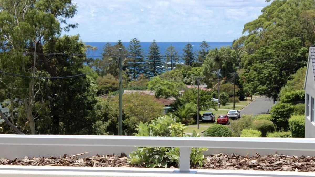 Kiama Apartment | Kendalls Beach, walk to beach, restaurants , shops, ocean walk tracks , train.