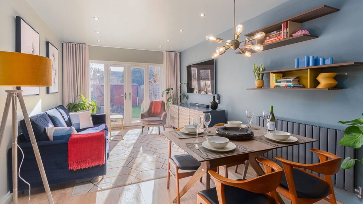 Kenilworth House | Kenilworth with Parking + 24hr Gym, Pets, Netflix