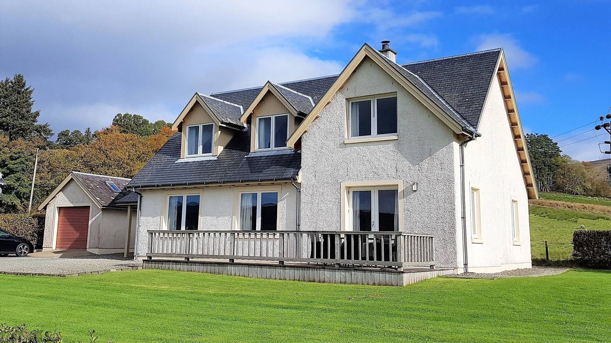 Strachur Villa | Kenmore Villa, shore front location on Loch Fyne, sleeps 8