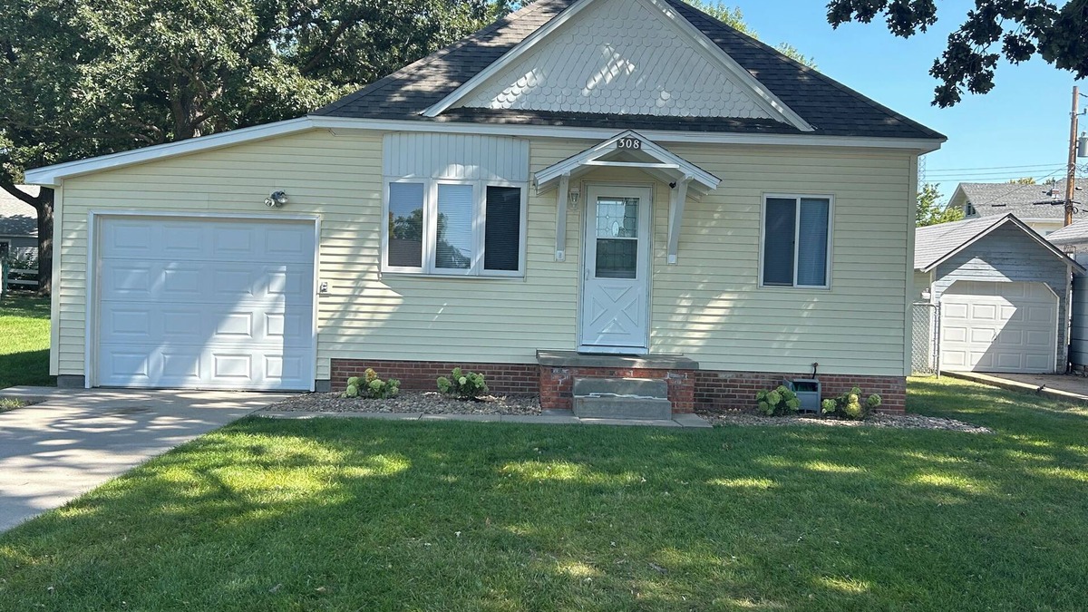 Alma House | Kennedy Kottage- Unwind & RelaxnEntire home located in Alma, Nebraska.