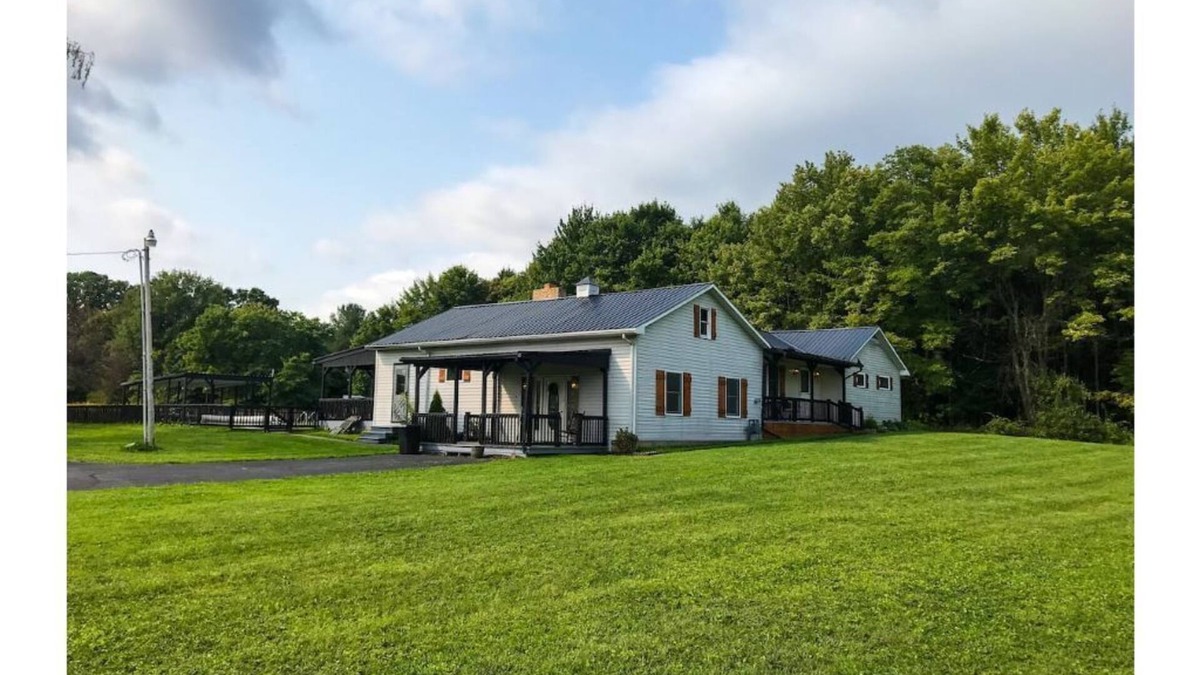 Kennerdell House | Kennerdell Country Retreat with seasonal inground pool