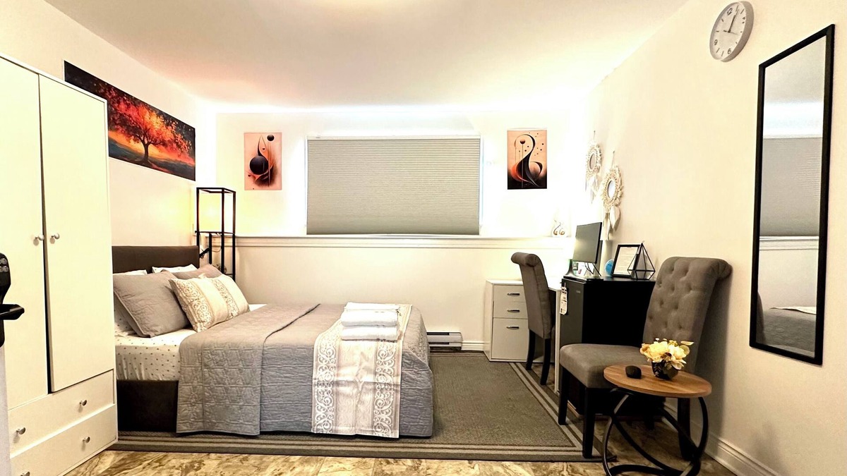 Saint John House | Kenneths Cozy Retreat - Saint John 1BDRM | Wi-Fi | 4mins Regional Hospital & UNB