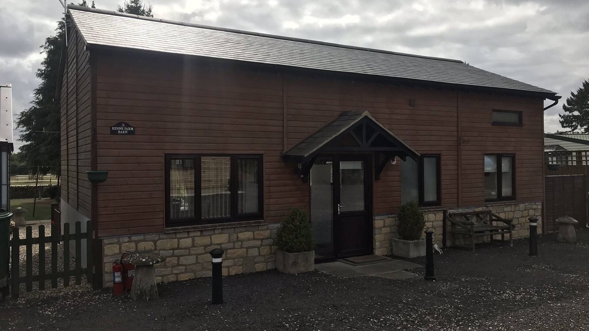 Carterton House | Kenns Farm Barn - Stunning Barn Conversion in a quiet location