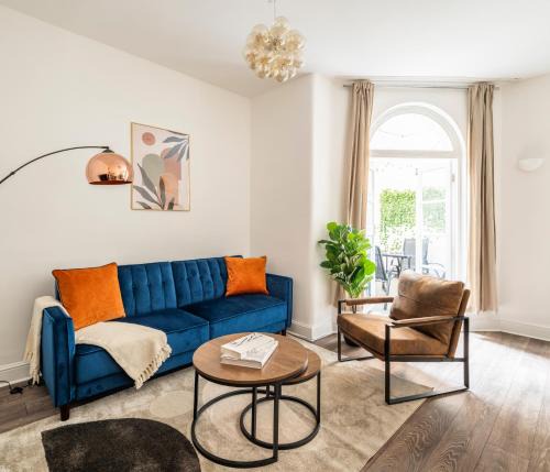Queen's Gate Apartment | Kensington & Chelsea Oasis with Patio