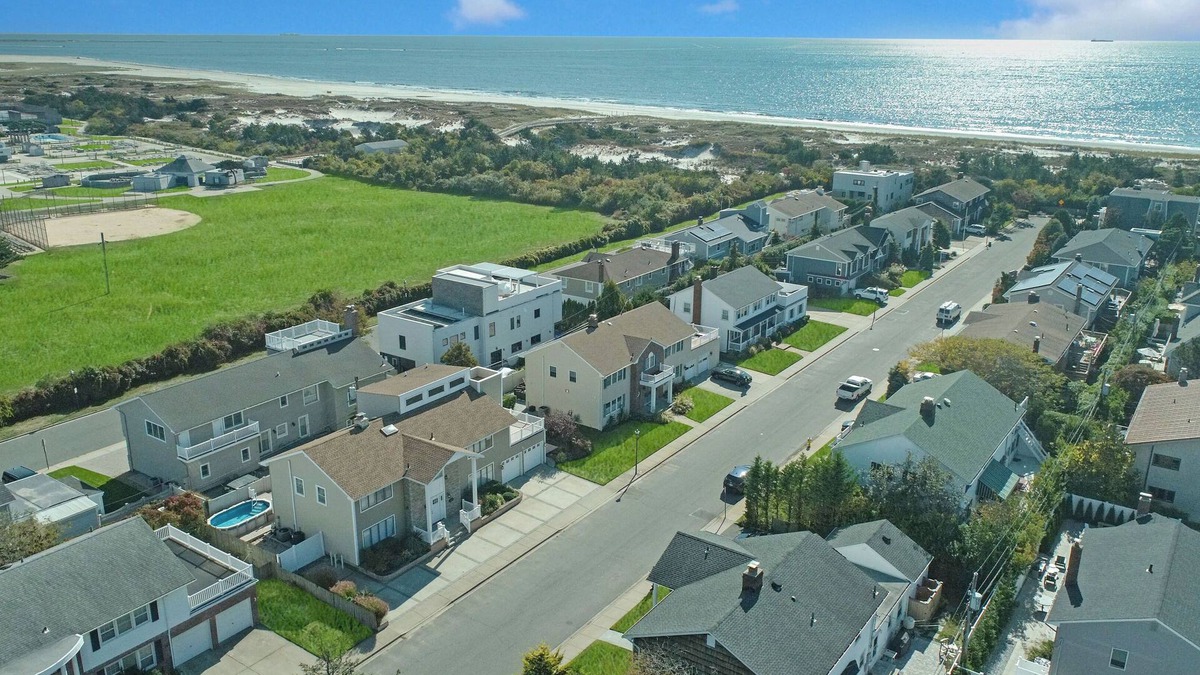 Lido Beach House | Kensington Private Beach House with Ocean Views and Dipping pool