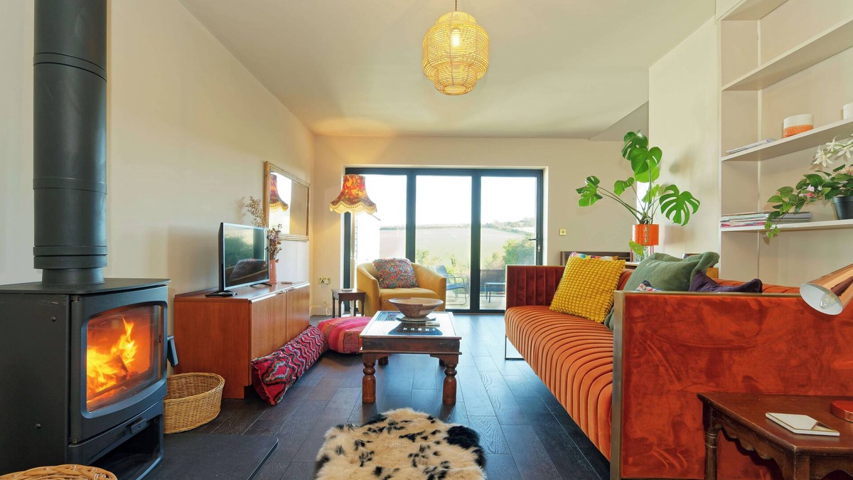 Petham Cottage | KENT DOWNS COTTAGE, pet friendly, with a garden in Chartham