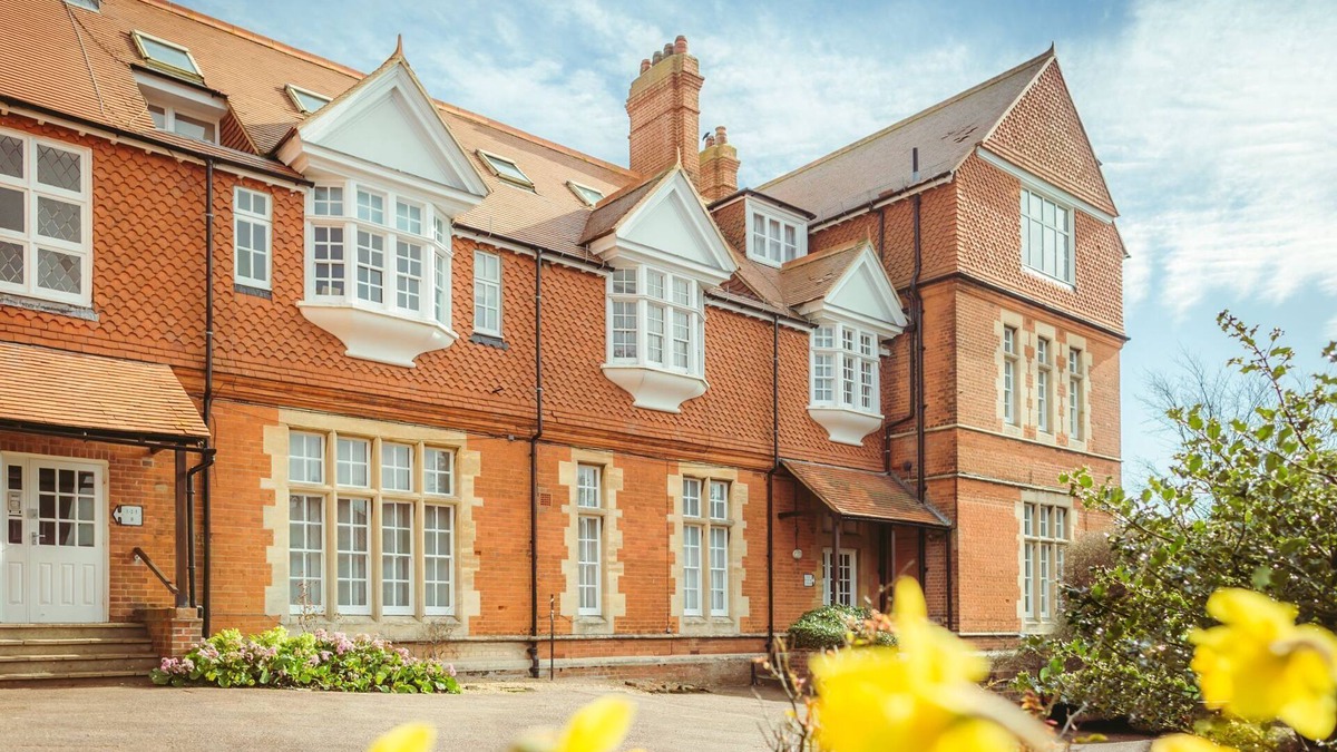 Meads Apartment | Kent House: contemporary 2-bed flat close to seafront