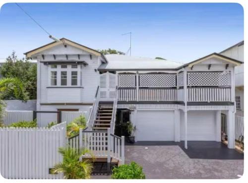 New Farm House | Kent Street Retreat