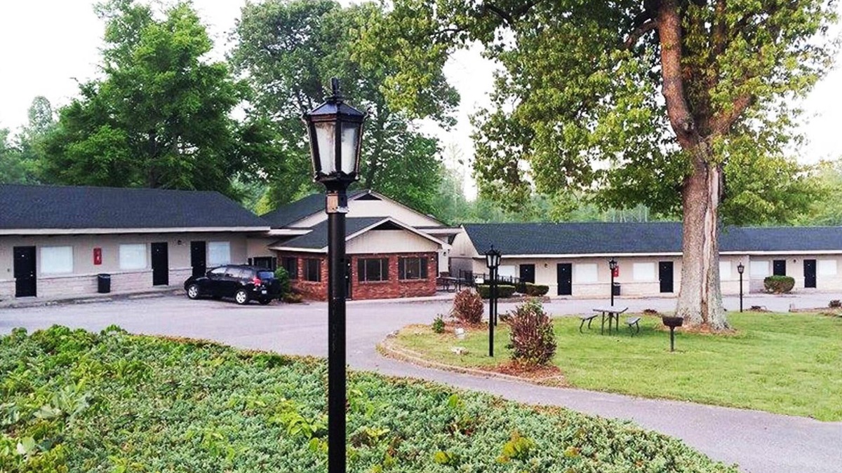 Gilbertsville Hotel | Kentucky Lake Inn