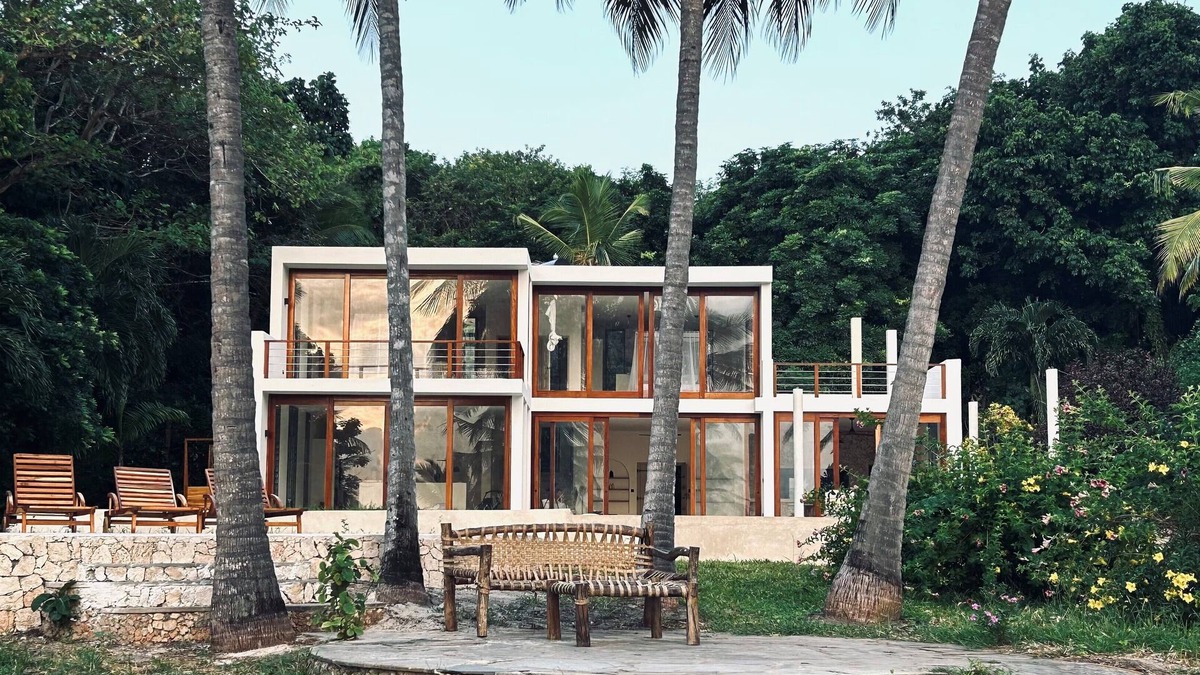 Msambweni Villa | Kenya Luxury Villa Beachfront in Msambweni, AC, 3BDRS, Infinity pool