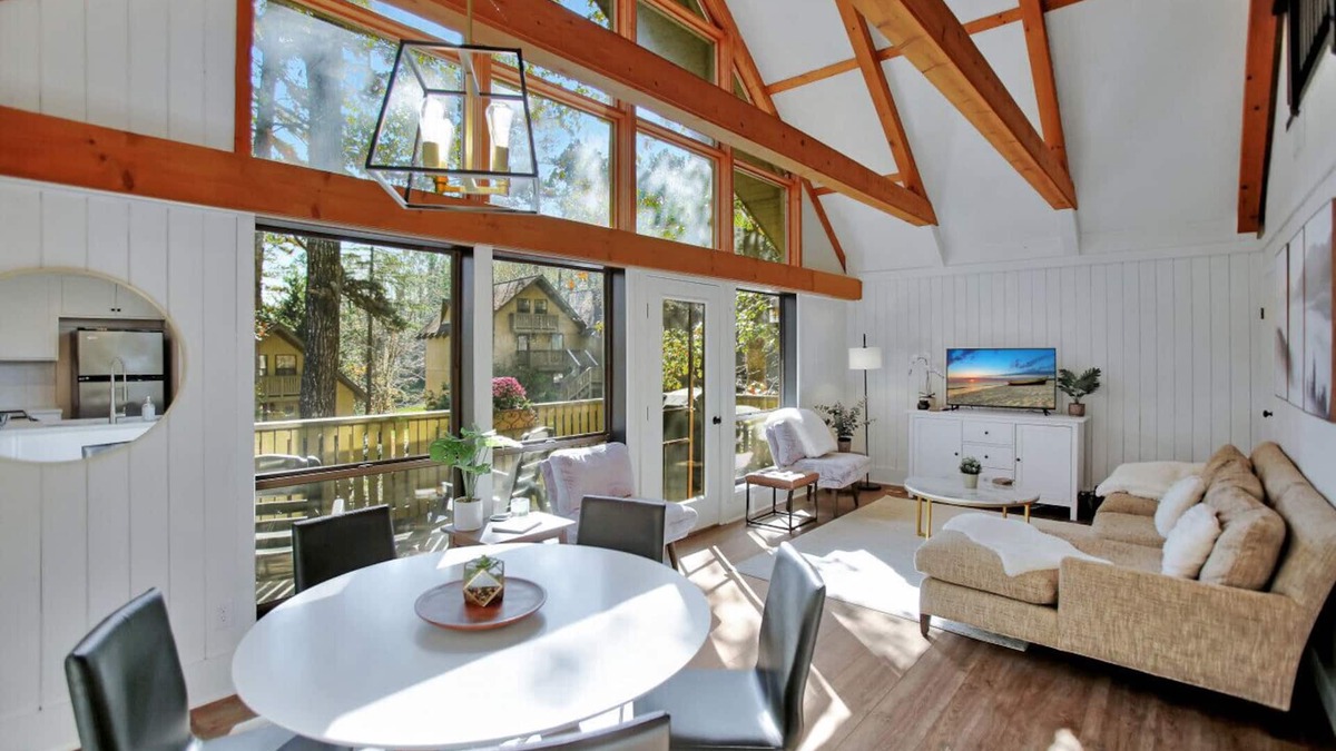 Salem Condo | Keowee Key Condo Modern Meets Cozy Private Golf Lake Tennis Community