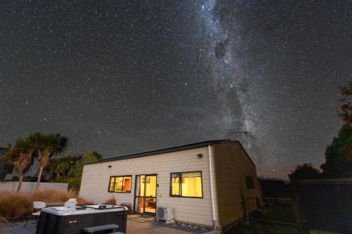 Manapouri House | Kepler Mountain View
