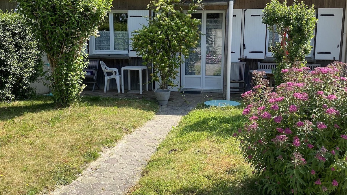 Cherrueix Cottage | Ker Gaston Gite with garden view