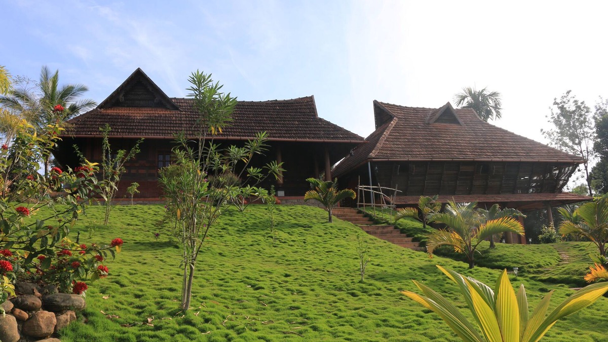 Sulthan Bathery House | Kerala Heritage Nalukettu (3 bedroom) wooden Villa