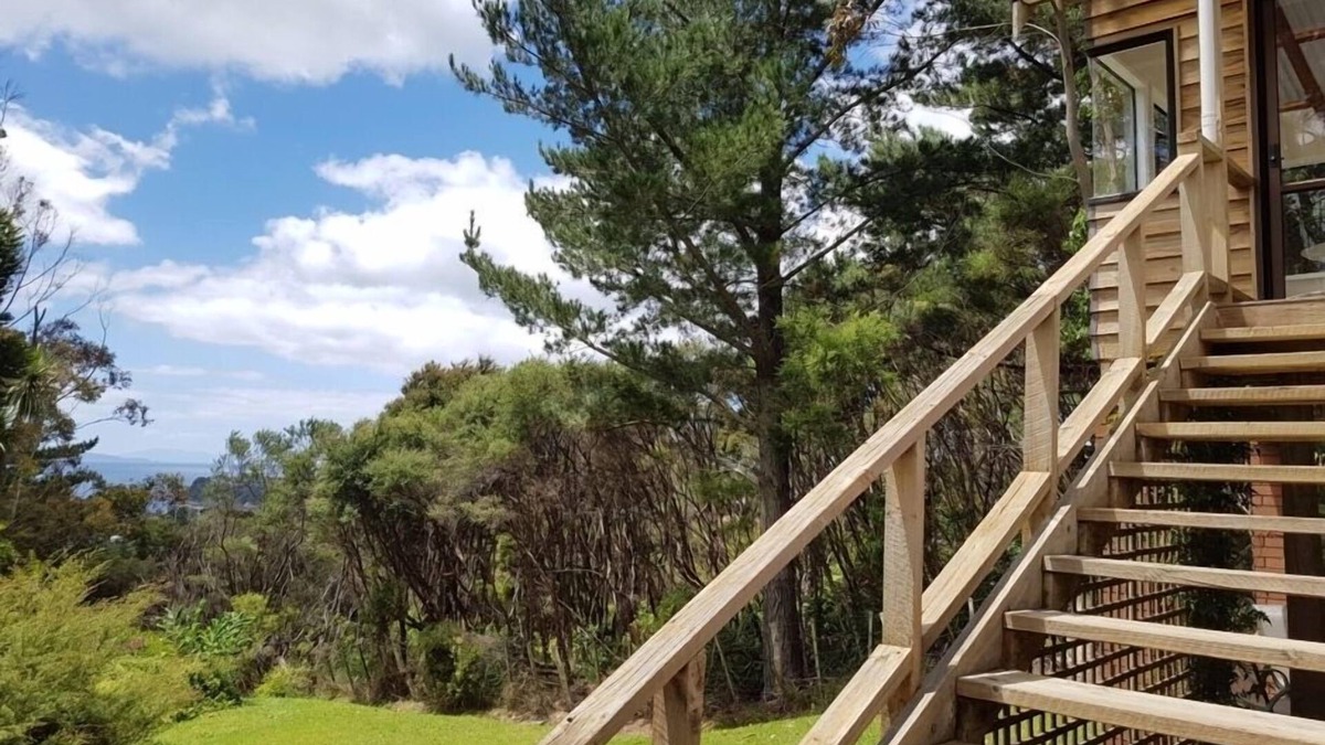 Stanmore Bay Cottage | Kereru Cottage - private bach with sea view