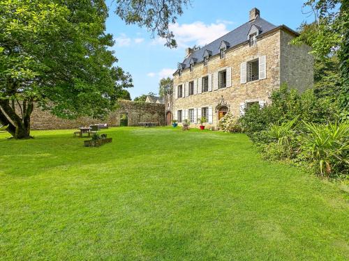Pluguffan Villa | Keriner manoir 10 pieces avec parc arbore