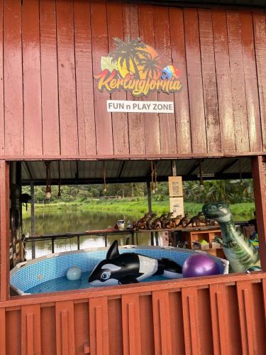 Hulu Selangor House | Kerlingfornia Pond View Homestay