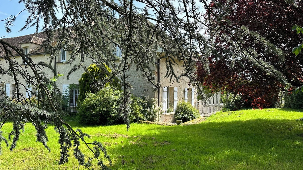 Villiers-Saint-Georges Cottage | Kermajic, magic for young and old.