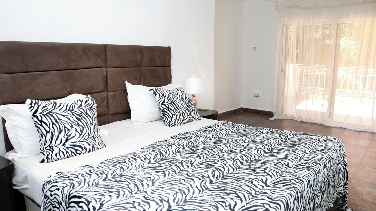 Serrekunda Apartment | Kerr Ayo's Three Bedroom Apartment, 5 Minutes from Senegambia Beaches.