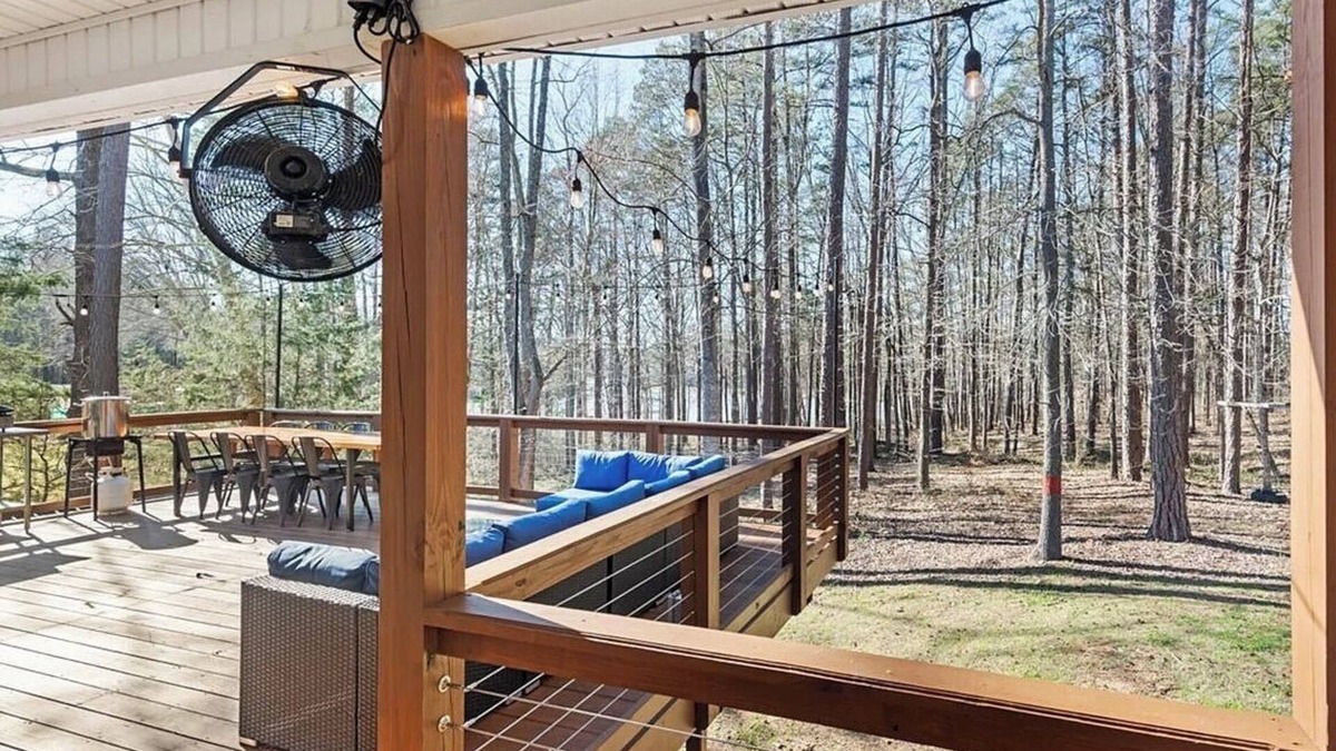 Henderson House | Kerr Lake Escape