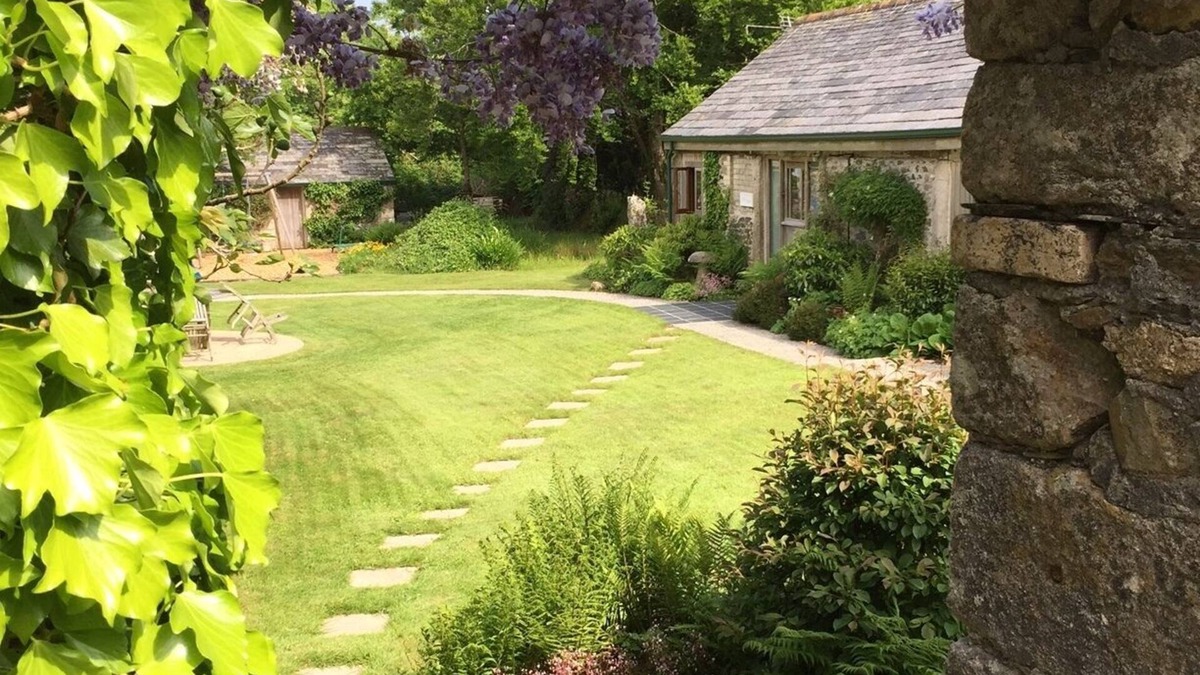 St Wenn Cottage | Kerriers Studio, Private Hot Tub, Natural, Peaceful, Mid Cornwall