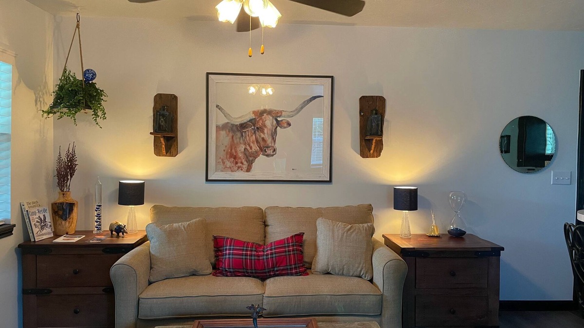 Kerrville Cabin | Kerrville Cottage minutes from the 10 Hwy. A perfect blend of city and country.