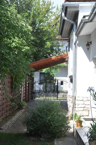 Veszprem House | Kertes