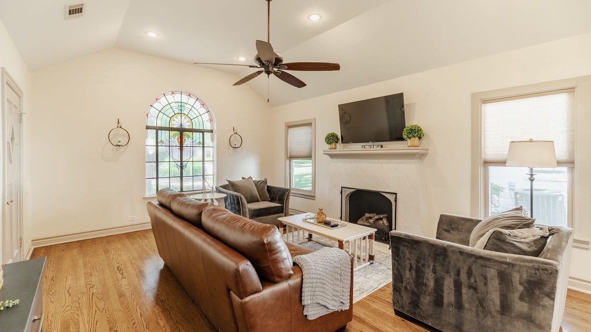 Kessler House | Kessler Park Bungalow - Walking distance to Bishop Arts District