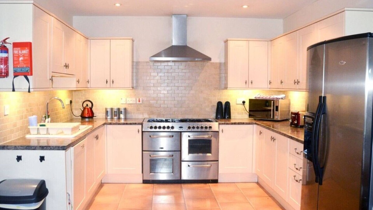 Sculthorpe House | Kestrel Barn, Sleeps 10+2 (5 Bedrooms)