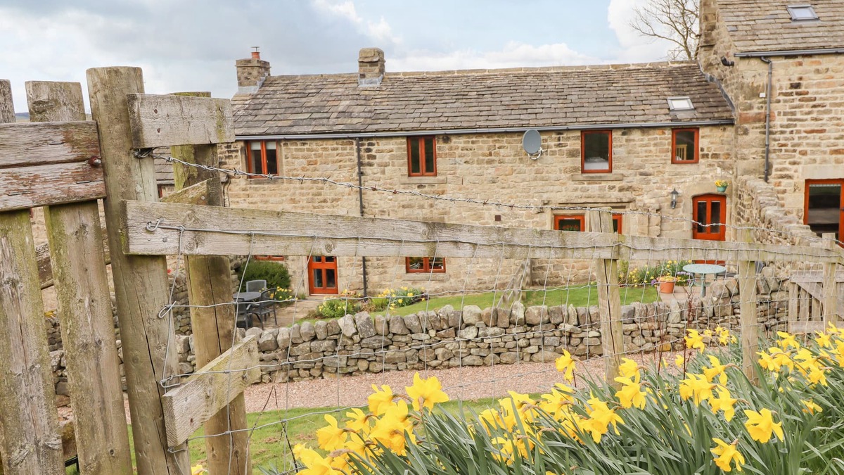 Silsden Cottage | KESTREL COTTAGE, pet friendly, character holiday cottage in Silsden