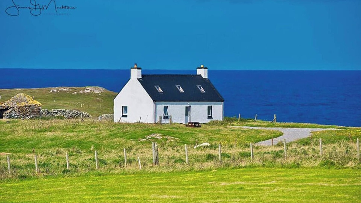 Baleshare Cottage | KETTLE COTTAGE - Pet friendly, cosy Hebridean Cottage on North Uist
