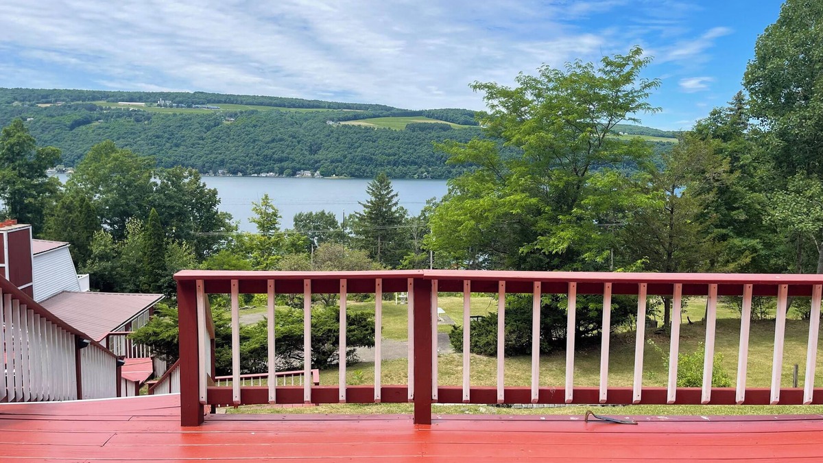 Hammondsport House | KEUKA LAKE VIEWS AND HIKING