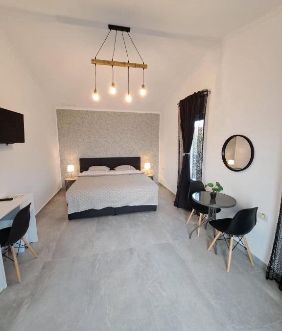 Giarmata House | Kevin&Jessica Rooms