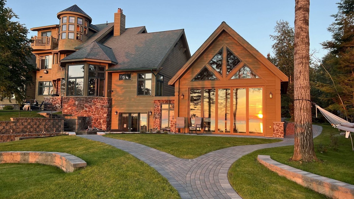Allouez Resort | Keweenaw Castle Guest Wing: Lake Superior Luxury Sauna/Hot Tub/Massages.