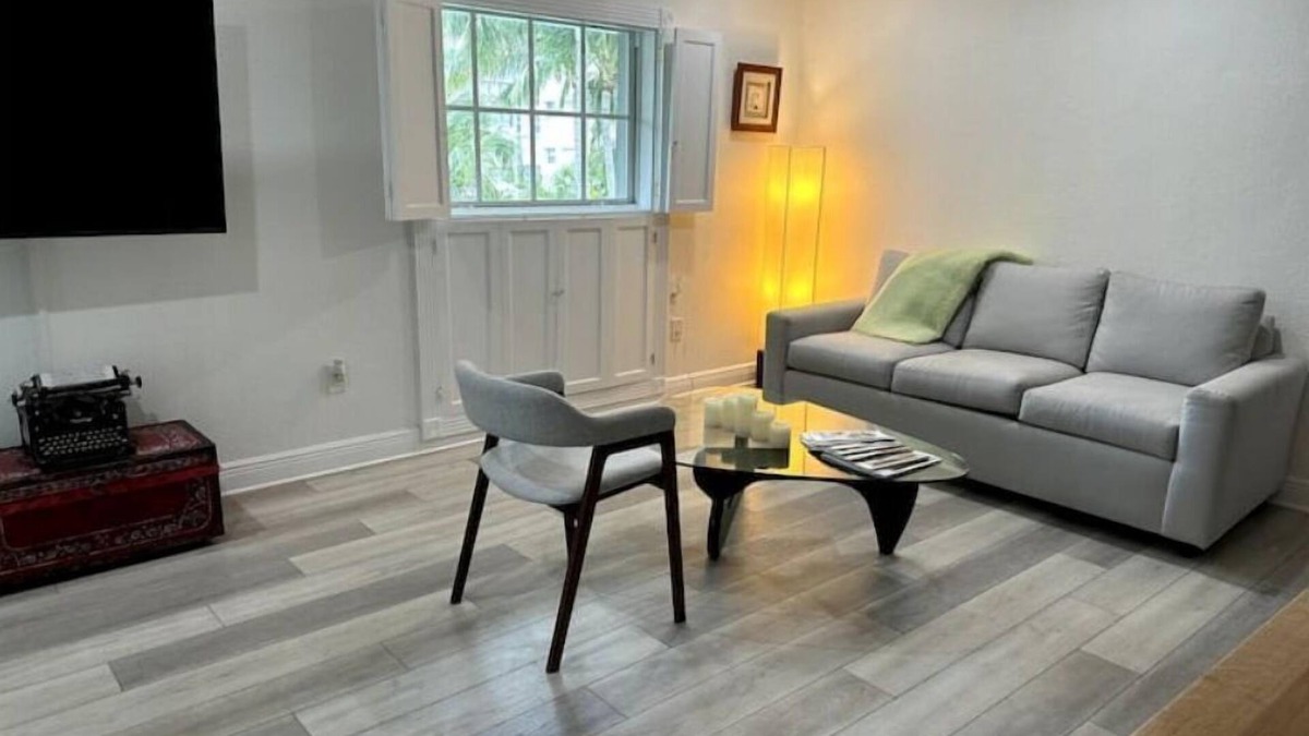 Key Biscayne Apartment | Key Biscayne 2 bedrooms sleeps 4 walk 2 beach shops