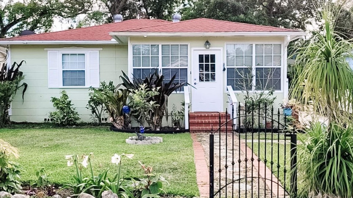 Holly Hill House | Key Lime Cottage - MINUTES from the beach, Ocean Center, Pictona & downtown!