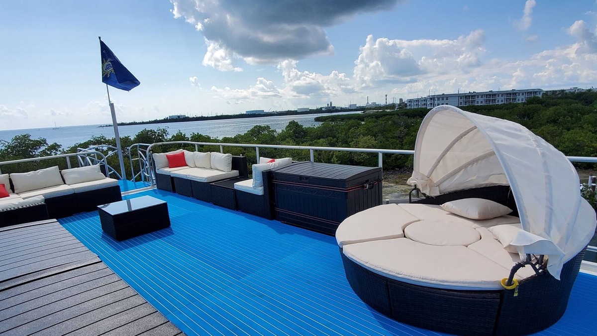 Key West Boat Rental | Key West Luxury Houseboat