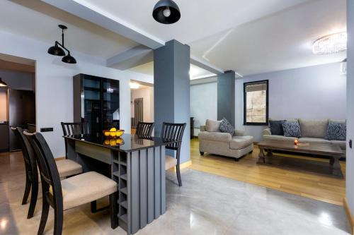 Kentron Apartment | KeyGo #0173 I 1 Bedroom I Near Opera Theatre