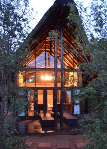 Pilanesberg National Park Cabin | Kgorogoro Lodge