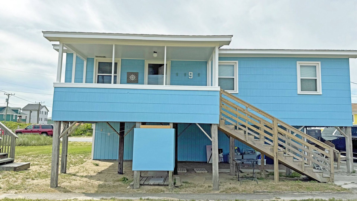 Sea Retreat House | KH4300- Just 50 Feet to The Beach! 3 Bedrooms and Community Pool.
