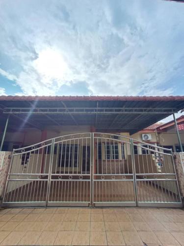 Bandar Seri Iskandar Villa | KhaAfi Homestay Seri Iskandar