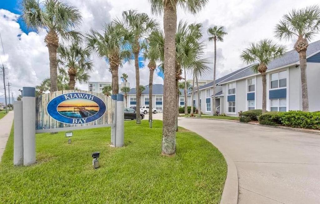 New Smyrna Beach Apartment | Kiawah Bay 107 - 2 Bedroom 2 Bath Steps To The River And Ocean!