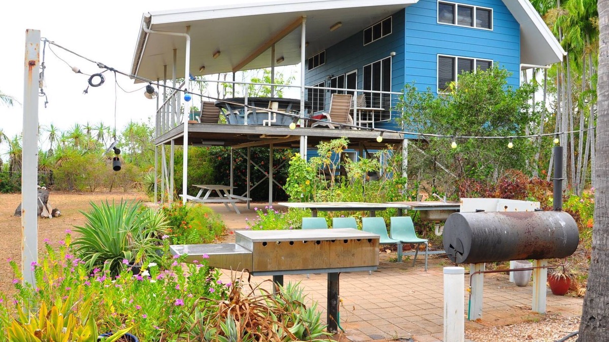 Dundee Beach House | Kibara Beach House-great getaway, spa on front deck overlooking the water