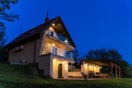 Nagybakonak House | KICIKLA Fire & Wine