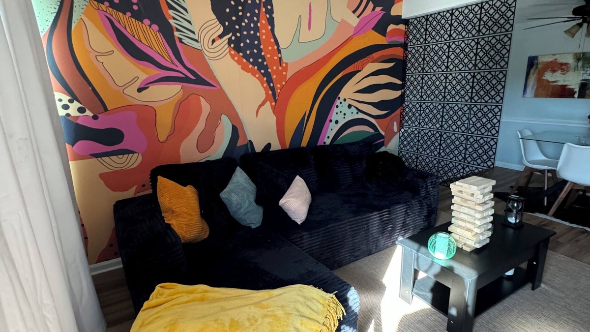 Executive Park House | Kick back and relax in this calm, stylish space!