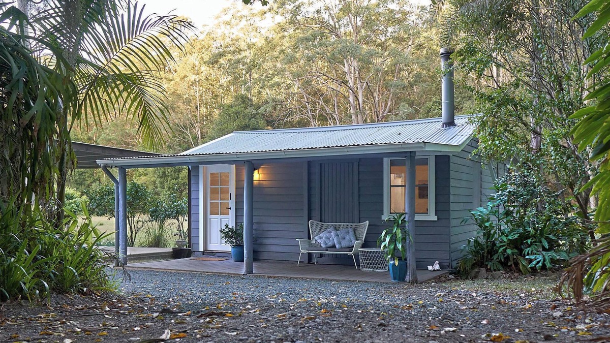 Cooranbong Cabin | Kick back in a calm, stylish space in the foothills of the Watagan Mountains