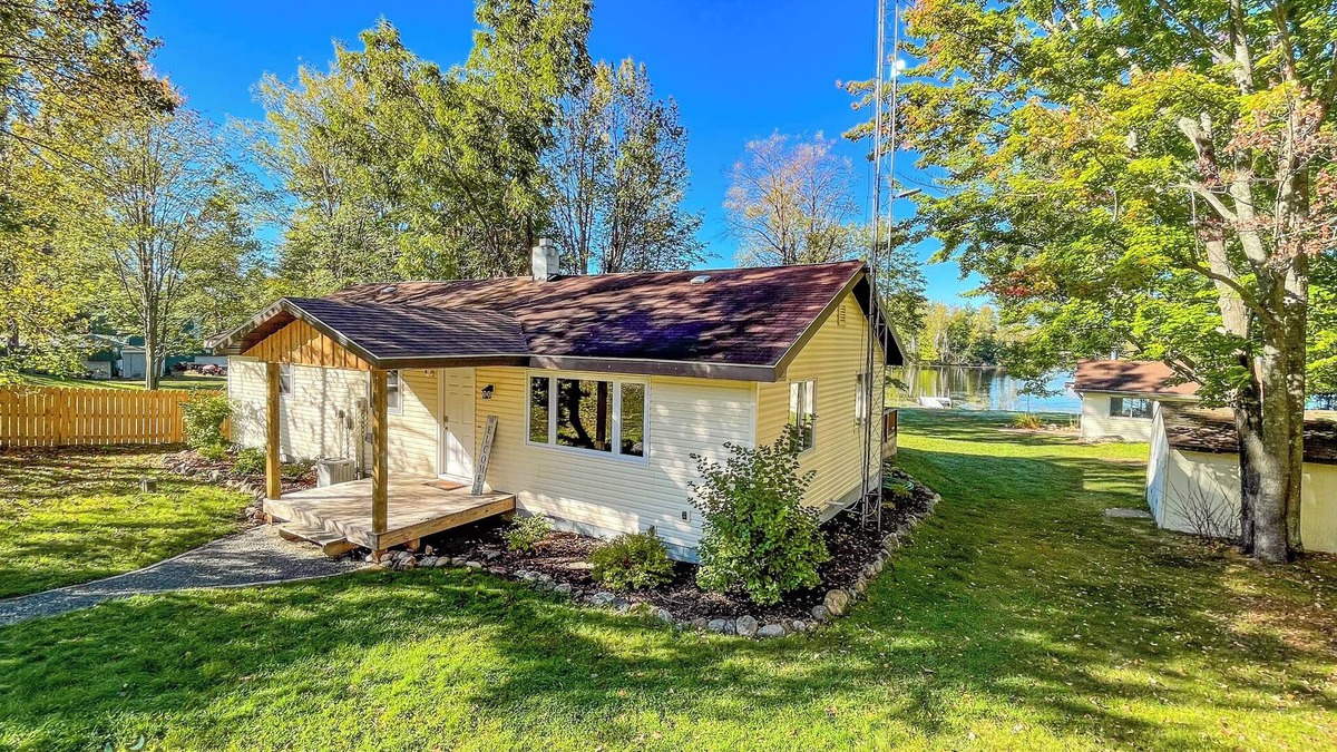 Phillips House | Kick Back Kabin, Phillips Lakeside Getaway | Abundant Recreation