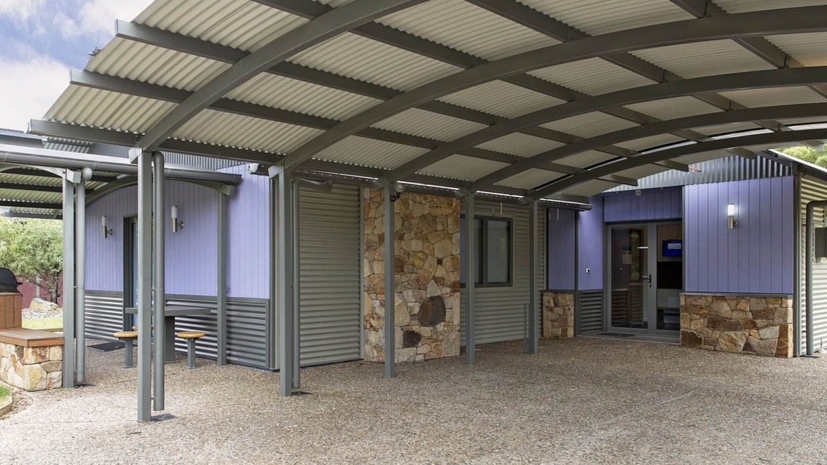 Lake Crackenback Apartment | Kickenback Studio - Gym l Indoor Pool l Tennis l Air-Con l WiFi l BBQ