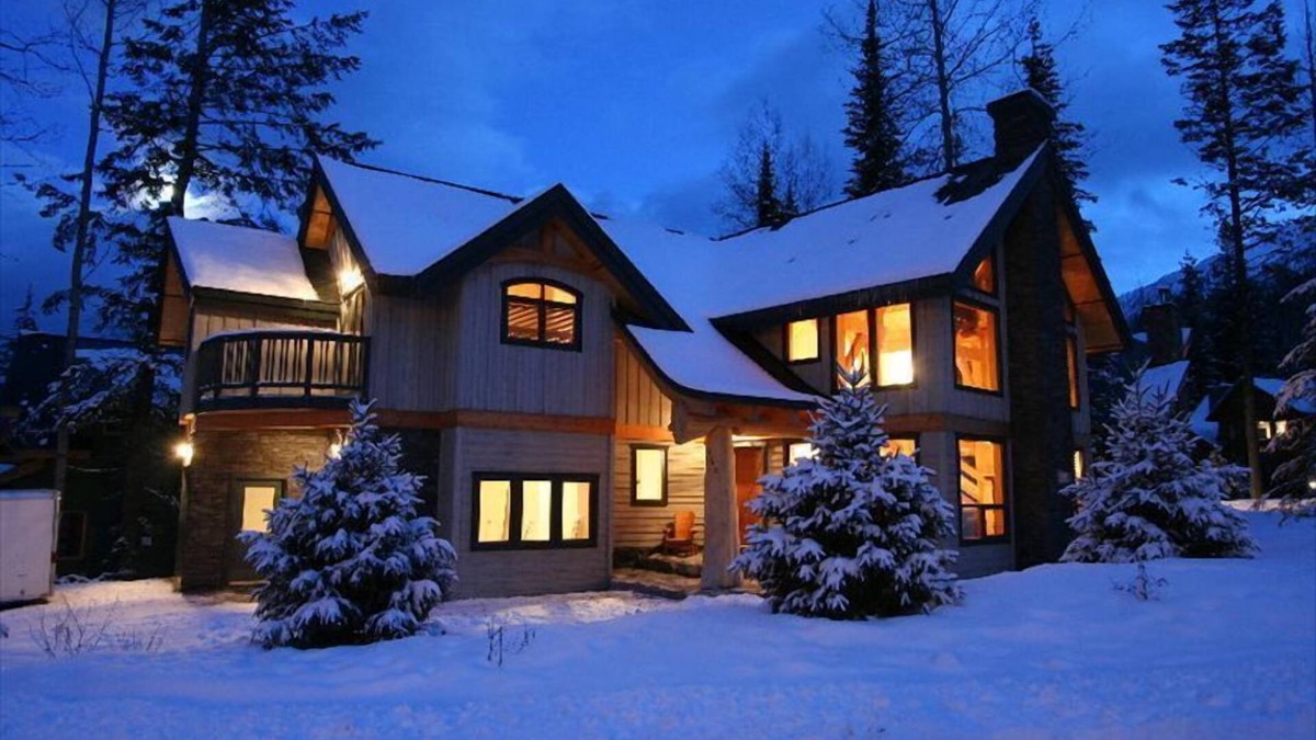 Golden Ski Chalet | Kicking Horse Cabin Retreat